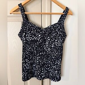 White House Black Market Monochrome Patterned Tank Top